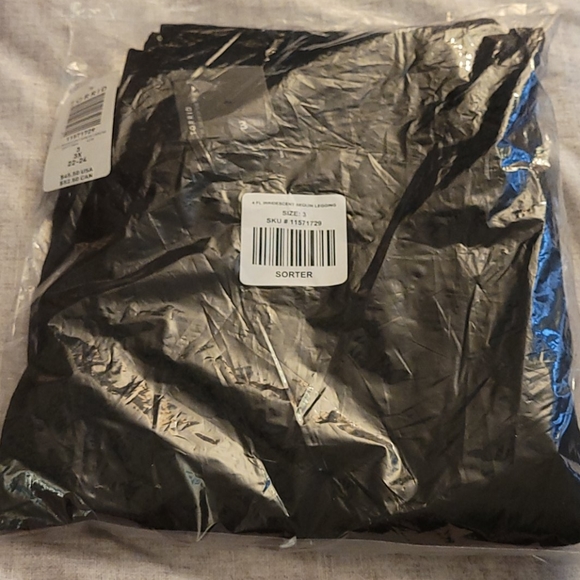 Torrid 3 irridescent mermaid leggings - Picture 6 of 7